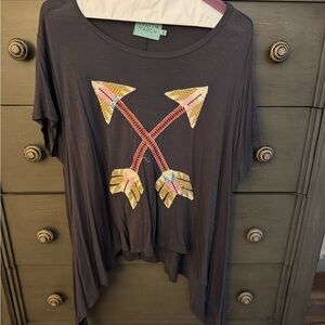 Judith March Dark Gray Tee with Colorful Arrow Design